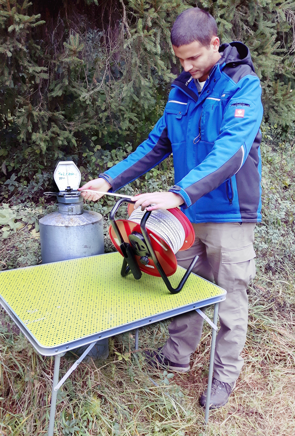 A Portable water-stage recorder for experimental hydrological